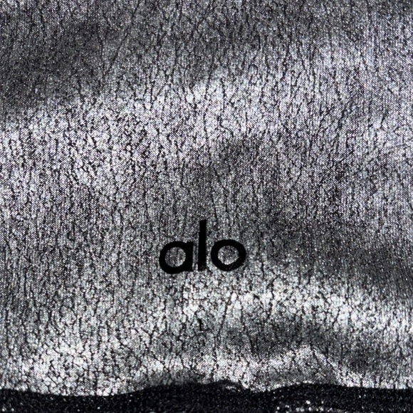 Alo Yoga High-Waist Foil Leggings – Metallic Silver (Size Large) - Picture 7 of 7